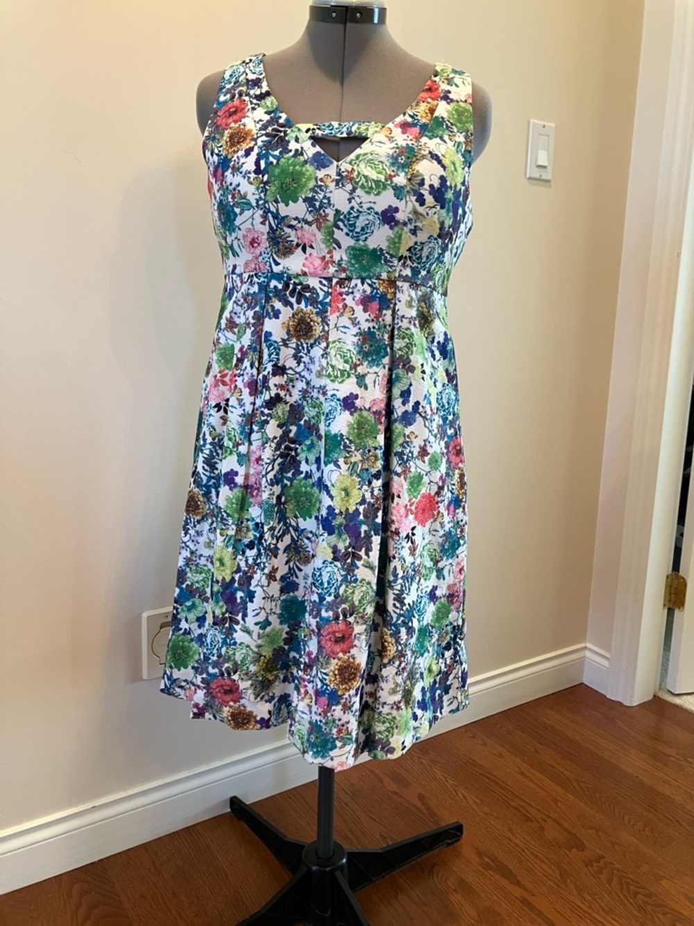 Floral print summer dress, sleeveless, empire waistline, cream, blue, green, M